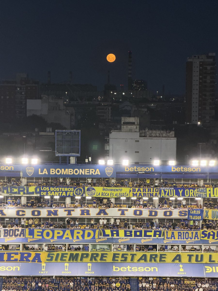Luna llena y la bombonera