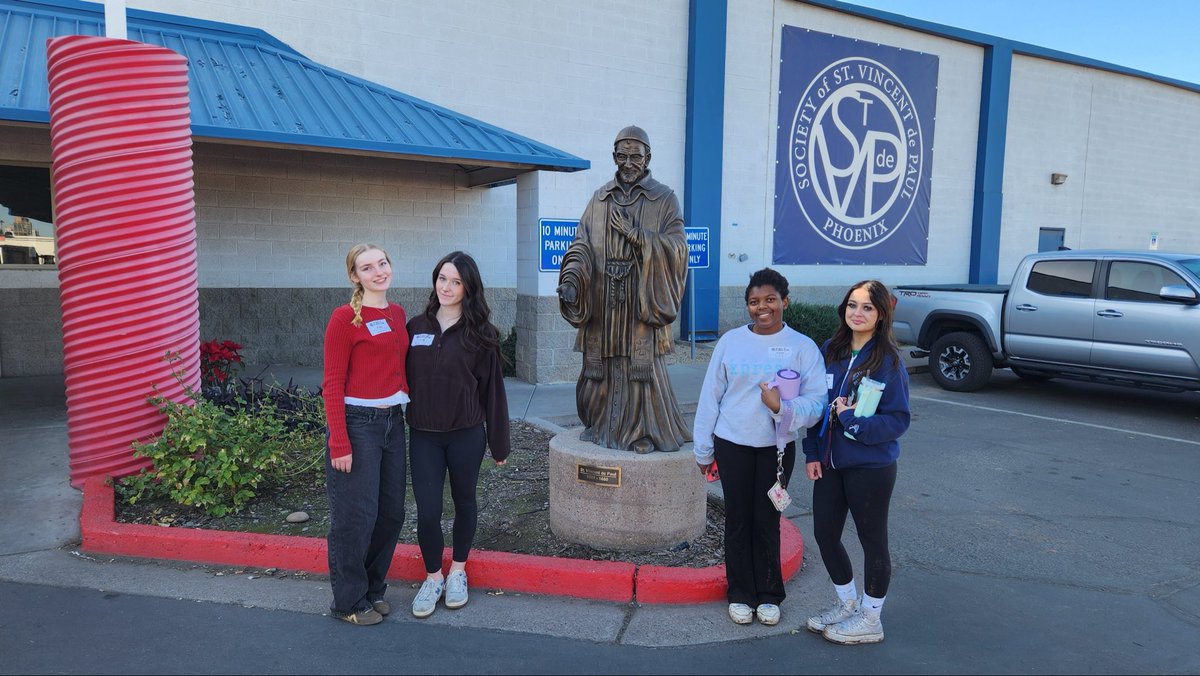 xavierxpress's tweet photo. XPress had an amazing service trip with St. Vincent de Paul! https://t.co/E71AnxeoNr