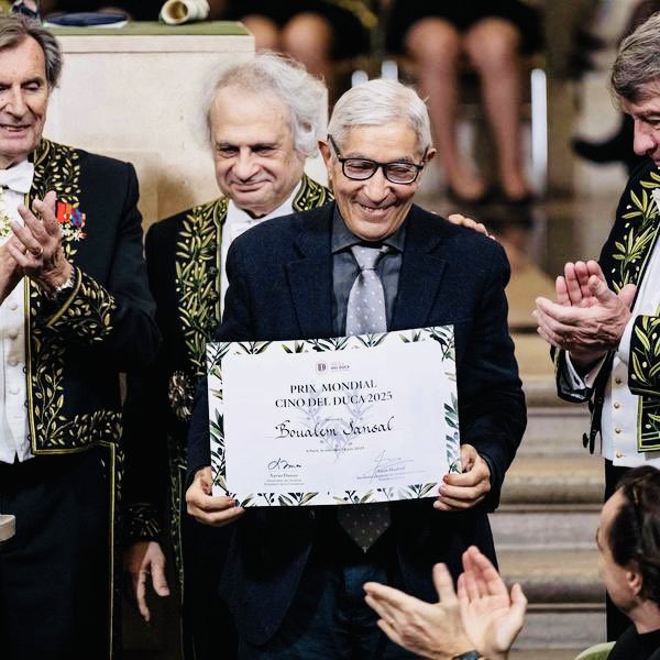 Aminelkhatmi's tweet image. Ils ont voulu le réduire au silence et l’ont jeté dans une geôle pendant un an, ils l’ont rendu immortel. Longue vie à Boualem Sansal 🙏🏾