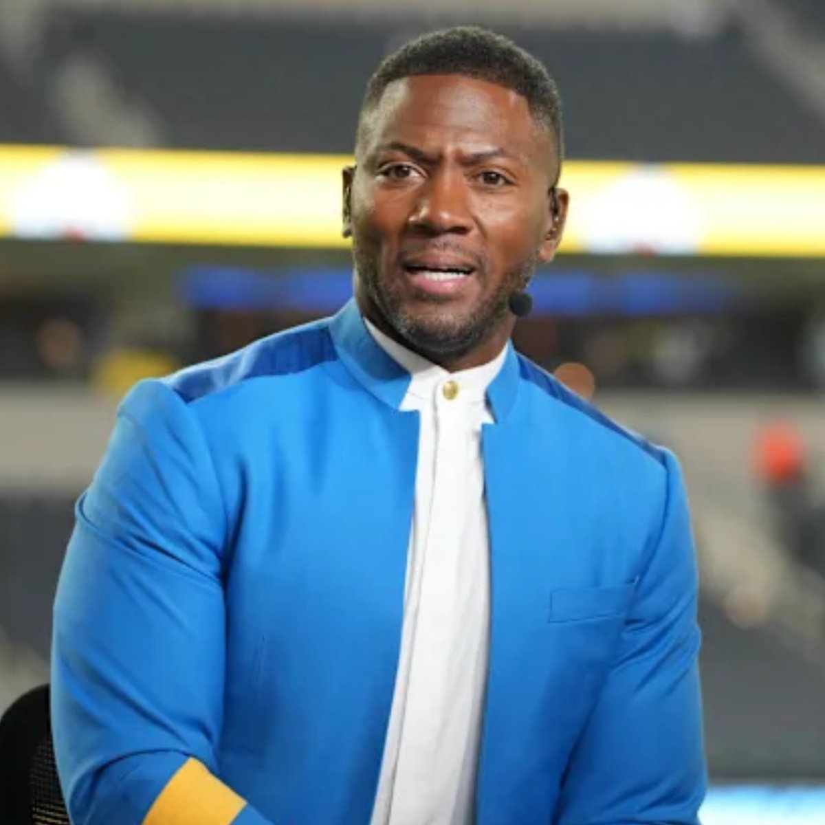 jasrifootball's tweet photo. 𝗧𝗥𝗘𝗡𝗗𝗜𝗡𝗚: Ryan Clark gives his take on Kwesi Adofo-Mensah taking two weeks off for maternity leave, which drew criticism around the league:

“This one is tough, but it's the culture of football. Joe Brady just revealed he missed the birth of his child to coach. Player's miss births, birthdays, holidays, funerals and coaches to the same. It may not be right but that's what it is. There is no paternity leave for people who contribute to wins and losses! Probably a pretty unprecedented decision.”