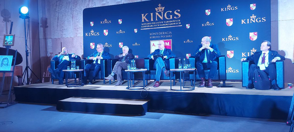 Wczoraj, KINGS, panel Wolność Gospodarcza. Prof. <a href="/RGwiazdowski/">Robert Gwiazdowski</a> o roli państwa w gospodarce. Kiedyś: drogi bite i mosty. Dziś: infrastruktura energetyczna, telekomunikacyjna itd. Czy państwo powinno wkopywać słupy (prąd, telefony), układać rury (gaz, ropa)? A nie firmy prywatne?