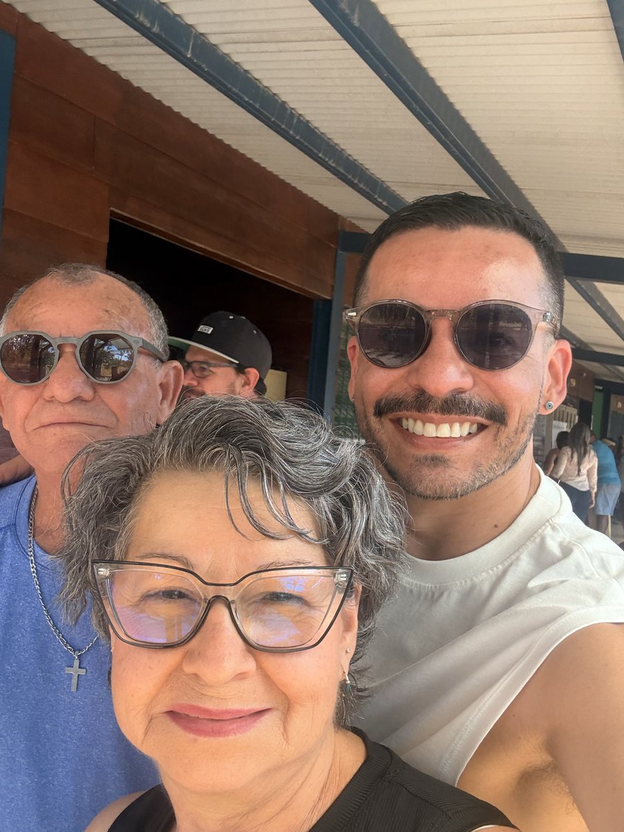 nosajcr's tweet photo. Hoy me regalé acompañar a mis papás a votar.

Ejercer el voto es un privilegio y una responsabilidad. Ojalá que el resultado de estas elecciones nos siga garantizando vivir en democracia, con libertad y con esperanza.

Si todavía no has ido, animate. Cada voto cuenta. 🗳️✨ https://t.co/pcar0LEw3A