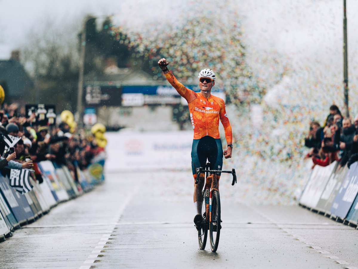 Amina_Lanaya's tweet photo. A historic weekend in Hulst! Mathieu van der Poel secures his 8th #CycloCross world title, while Leonie Bentveld and Delano Heeren shine in their rainbow stripes. 

Huge thanks to Hulst and @KNWU for hosting 40,000 passionate fans and making it all possible. https://t.co/OGtZMNI7Xb