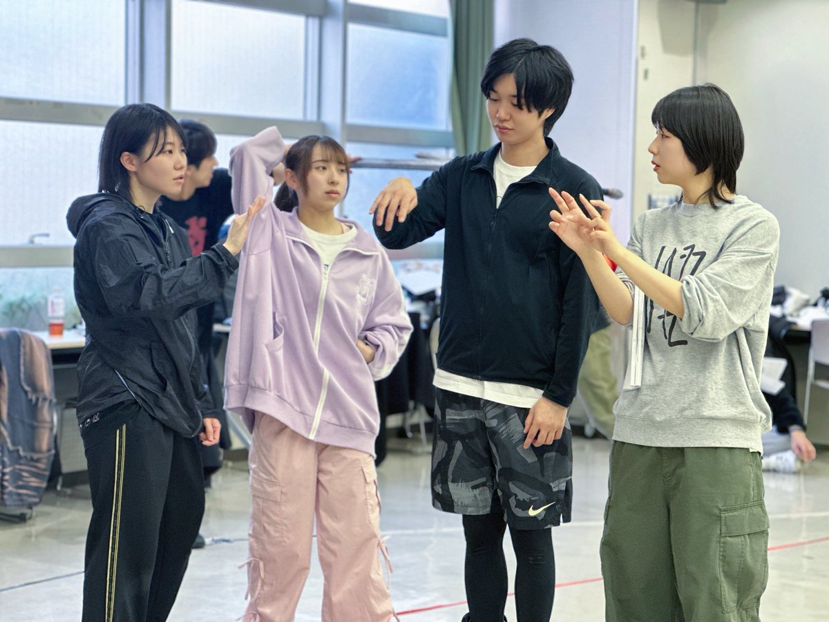 お知らせありましたが、まずは目の前の事を全力で取り組んでおります！

「BOOK」すごい作品です。
全員野球で創りあげていってます！
新しい演劇をやってる感じで毎日緊張の日々！

全5巻全てみたら必ずもう1週観たくなる作品なんです！
前半回お席ございます！ぜひとも！
confetti-web.com/events/12295