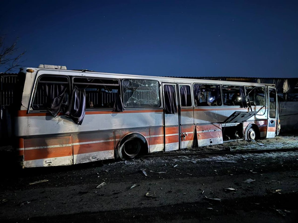 BohuslavskaKate's tweet image. Horrific details have emerged about the russian drone strike on miners in the Dnipropetrovsk region. Sixteen people are now confirmed dead‼️

"The first Shahed drone hit near the bus: the driver lost control from the blast wave, and the vehicle crashed into a fence. The injured…