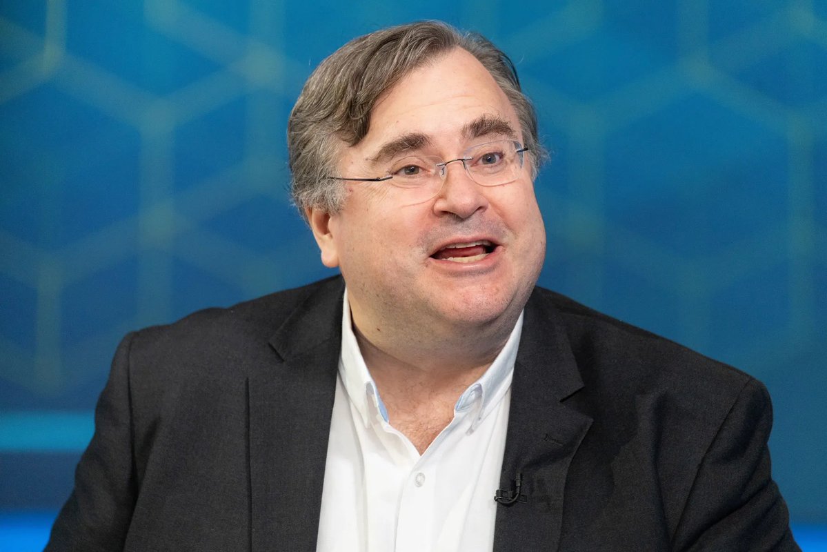 DiscountedTr's tweet image. &amp;gt; overweight tech bro who looks like he hasn't seen a treadmill since the dial-up era  

&amp;gt; co-founds LinkedIn, cashes out, now lectures people on political correctness

&amp;gt; but his real claim to fame: one of the most frequent passengers on Epstein's Lolita Express  

&amp;gt; flight logs…