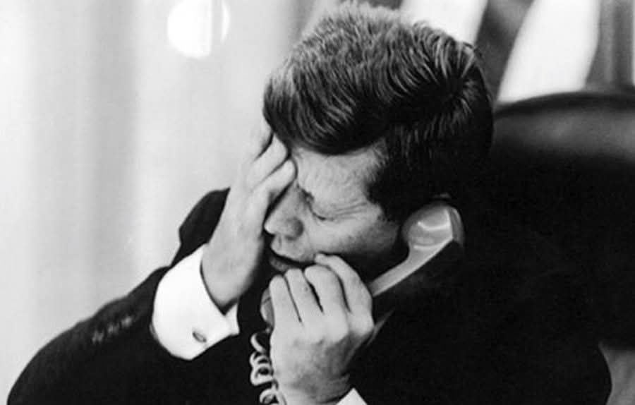 Former U.S. President John F. Kennedy’s reaction upon learning of the kiIIing of Patrice Lumumba, the first Prime Minister of independent DR Congo 🇨🇩 in 1961.

Kennedy was later kiIIed in 1963.