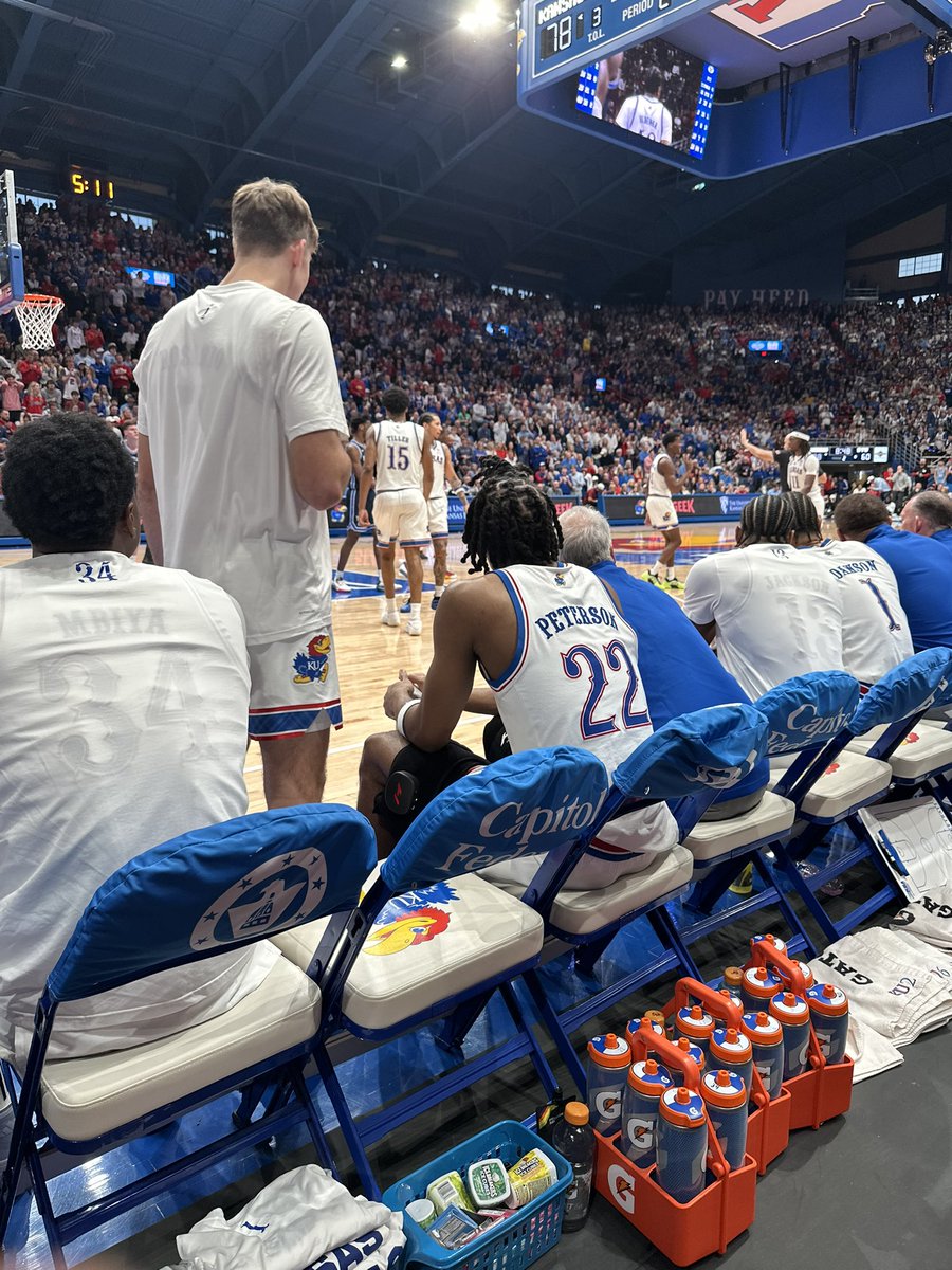 Mikeblumey's tweet photo. @Aaron_Torres We sat behind the bench. 1st row next to the managers. We saw DP’s agent talking to the Assoc. AD. AAD went and talked to the trainer. DP came out a few minutes later. DP wasn’t stretching or receiving any medical treatment other than draping massage pads on his legs. Weird. https://t.co/KwJtTEE9fm