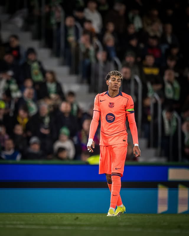 AccessYamal's tweet photo. 📸 | Pictures of Lamine Yamal from yesterday’s match against Elche. 🔵🟠 https://t.co/cXZhh2zjOm