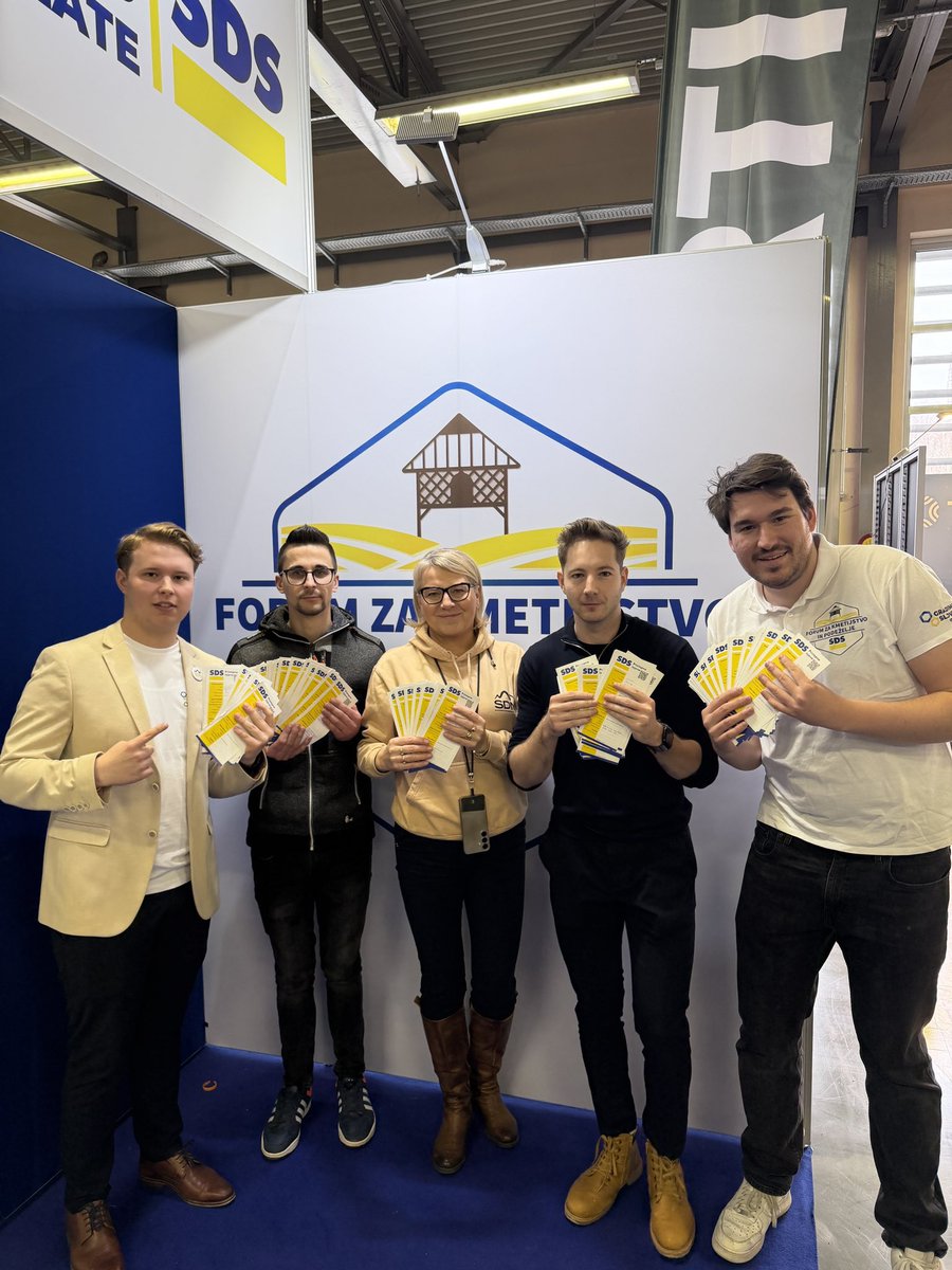 In danes še 106, skupaj 482 novih članic in članov v enem tednu, od tega več kot 340 samo na Celjskem sejmu, kjer tudi zelo veliko mladih.  Čestitke ekipi. ✌️💛💙