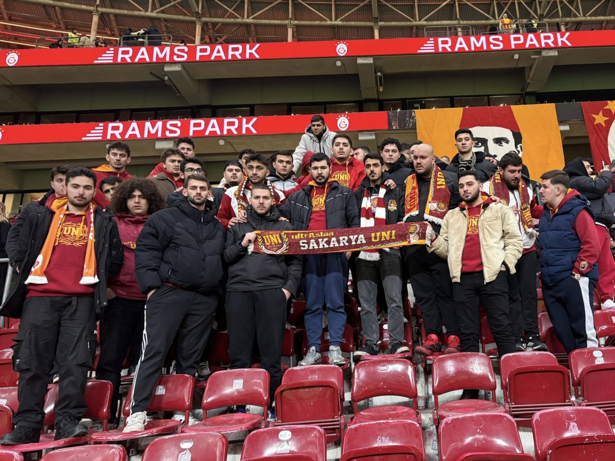 ŞAMPİYONLUK ŞARKISI DÜŞMESİN DİLLERDEN TRİBÜNLERDE!

#ultrAslanUNI