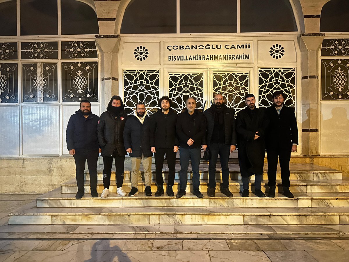 İlçelerimizle birlikte icra ettiğimiz Sabah Namazı Programı,
birlik ve beraberliğimizi pekiştiren bereketli bir buluşma oldu.
Duada aynı safta buluştuğumuz bu müstesna vakitte,
Rabbimizin rızasını niyaz ettik.
Katılım sağlayan tüm teşkilat mensuplarımıza teşekkür ederiz.