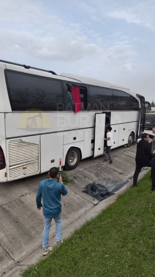 Batman_Barosu's tweet photo. Basına ve Kamuoyuna 
“SPORUN BARIŞ VE KARDEŞLİK AMACINA YÖNELEN ŞİDDET EYLEMLERİ KABUL EDİLEMEZ”

Ji Çapemenî û Raya Giştî re
“ÇALAKÎYÊN ŞÎDETÊ YÊN LI DIJÎ MEQSEDA AŞTÎ Û BIRATÎYA SPORÊ NAYÊ QEBÛLKIRIN”

Fotoğraflar: @batmanburada https://t.co/LRmWQVVw23