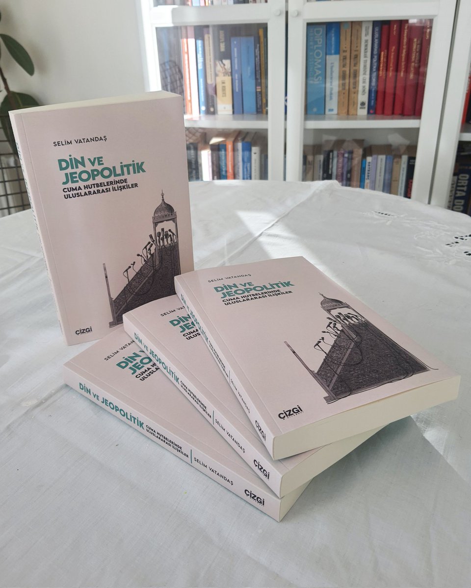 Cuma hutbeleri sadece dinî metinler midir? Yoksa jeopolitik mesajlar da taşır mı?

Cuma hutbelerindeki Uluslararası İlişkiler kodlarını incelediğim Din ve Jeopolitik isimli kitabım yayınlandı. 😇 

İlgilisine 👉kitapyurdu.com/kitap/din-ve-j…