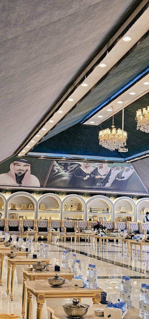 alsufayanFamily's tweet photo. تلقى ال صفيان دعوة من البروفسور عبدالله بن ركيب الكود الرمالي لمناسبة غداء على شرف الشيخ مذود بن عياده ابن عبيكه رئيس مركز قناء حائل يوم السبت ١٤٤٧/٠٨/١٢ في استراحته الخاصة وقد كان الحضور عدد من رجال الثقافة والطب والدين والشعراء والأدباء إليكم صور موجزة للمناسبة. https://t.co/I1pg6c0gqx