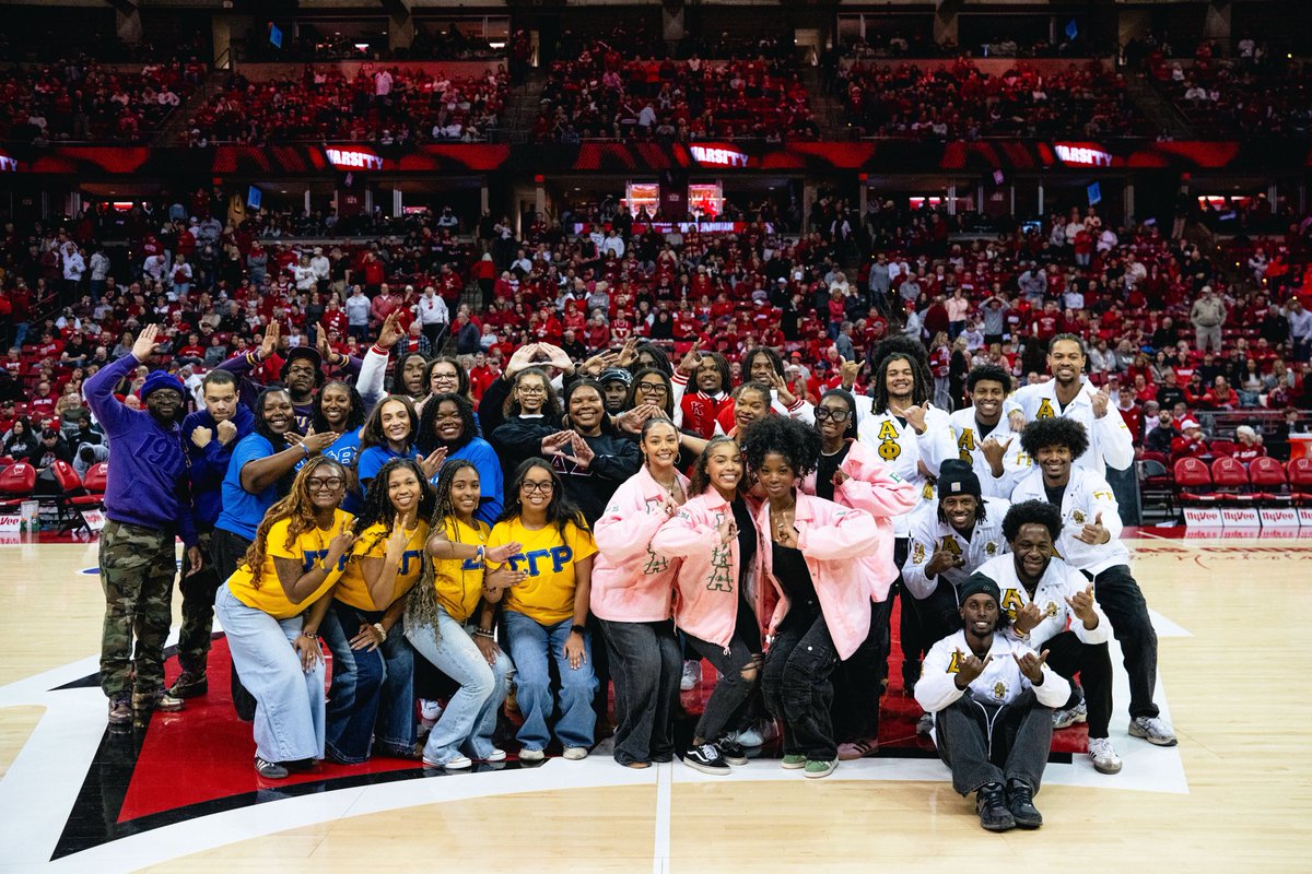 UWBadgers's tweet photo. Celebrating our community.
Thank you @NPHCATUW for joining us yesterday at @badgermbb halftime to celebrate the #PowerOfUs! https://t.co/6hy6mRuwWq