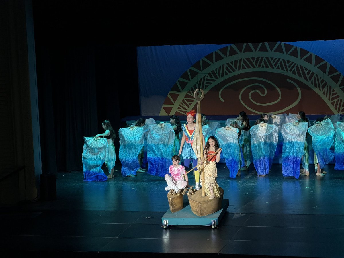 Emma Blennau tweet media