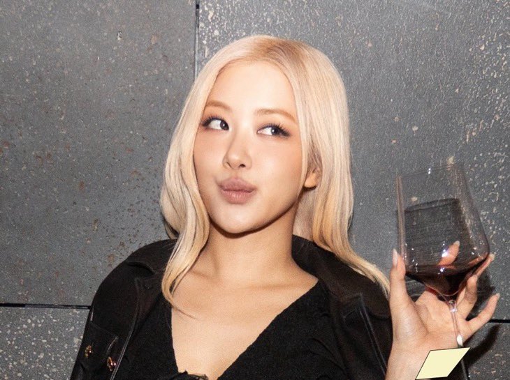 Pinkbasee's tweet image. #ROSE is the first kpop artist to earn a Grammys nomination in the big four category.

#BLACKPINK #LISA #JISOO #ROSE #JENNIE