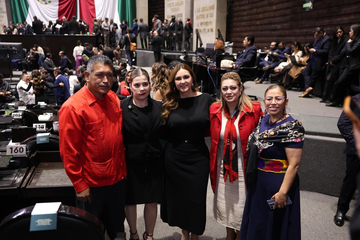 DiputadosPTmx's tweet photo. 🔥 ¡Arrancamos el Segundo Periodo de Sesiones!
Las y los diputados del PT iniciamos oficialmente el Segundo Periodo, con unidad, rumbo claro y compromiso firme con la Cuarta Transformación.

✅ Agenda legislativa al servicio del pueblo
✅ Trabajo en equipo
✅ Lealtad a la Presidenta y a la 4T

En el PT no bajamos el ritmo: legislamos para transformar.