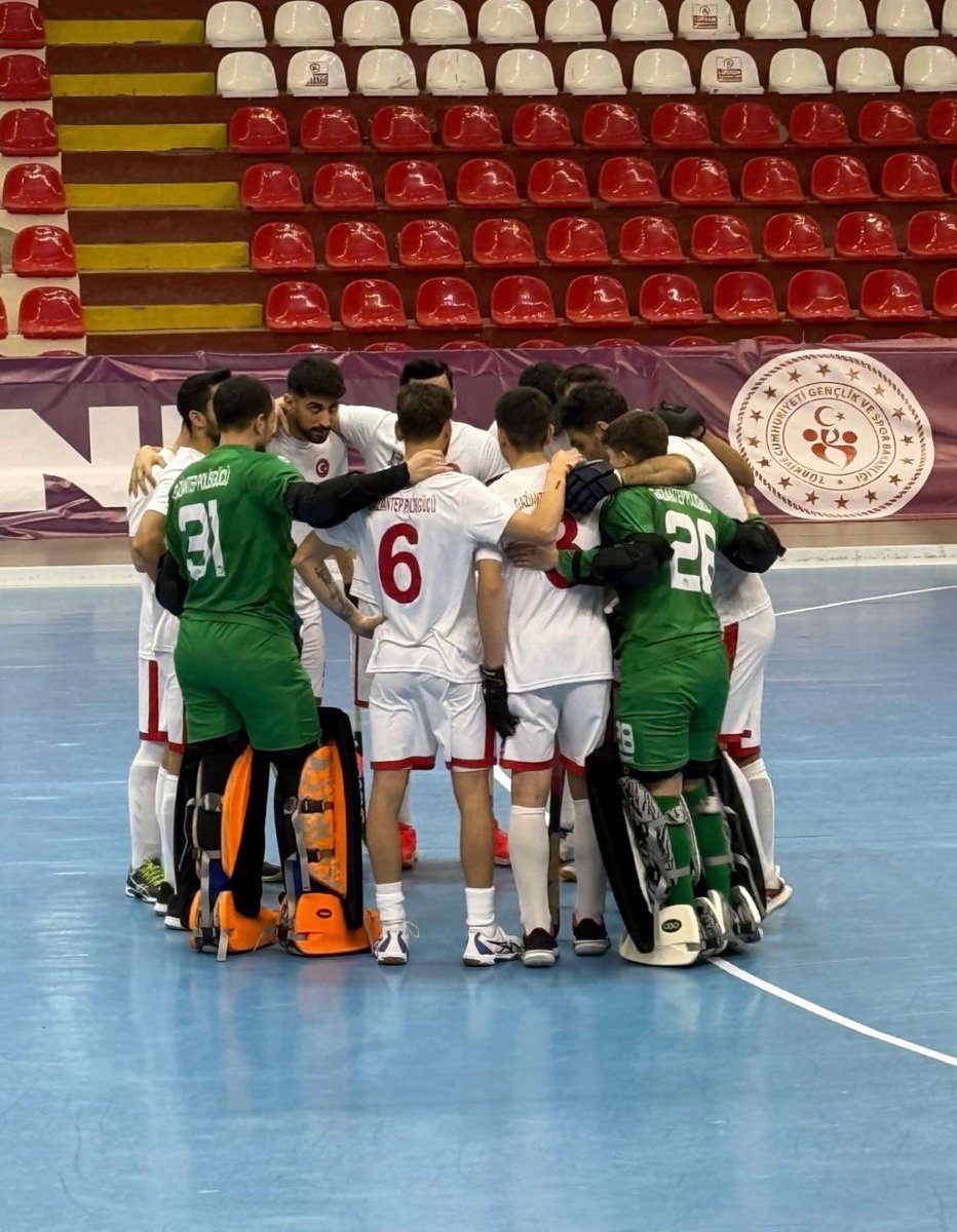 gazianteppolis's tweet photo. Erkekler-Kadınlar Salon Süper Liginde finale yükselen Gaziantep Polisgücü Kadın ve Erkek Hokey Takımlarımızı tebrik ediyor, başarılarının devamını diliyoruz.👏👏👏

#GaziantepEmniyet 
@polisgucuhokey https://t.co/Qjtr3czxA9