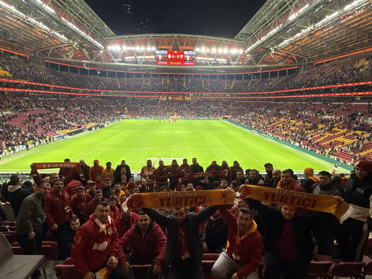 Yağmurlarda çamurlarda
Arma aşkıyla ! 

#uAYurtiçi