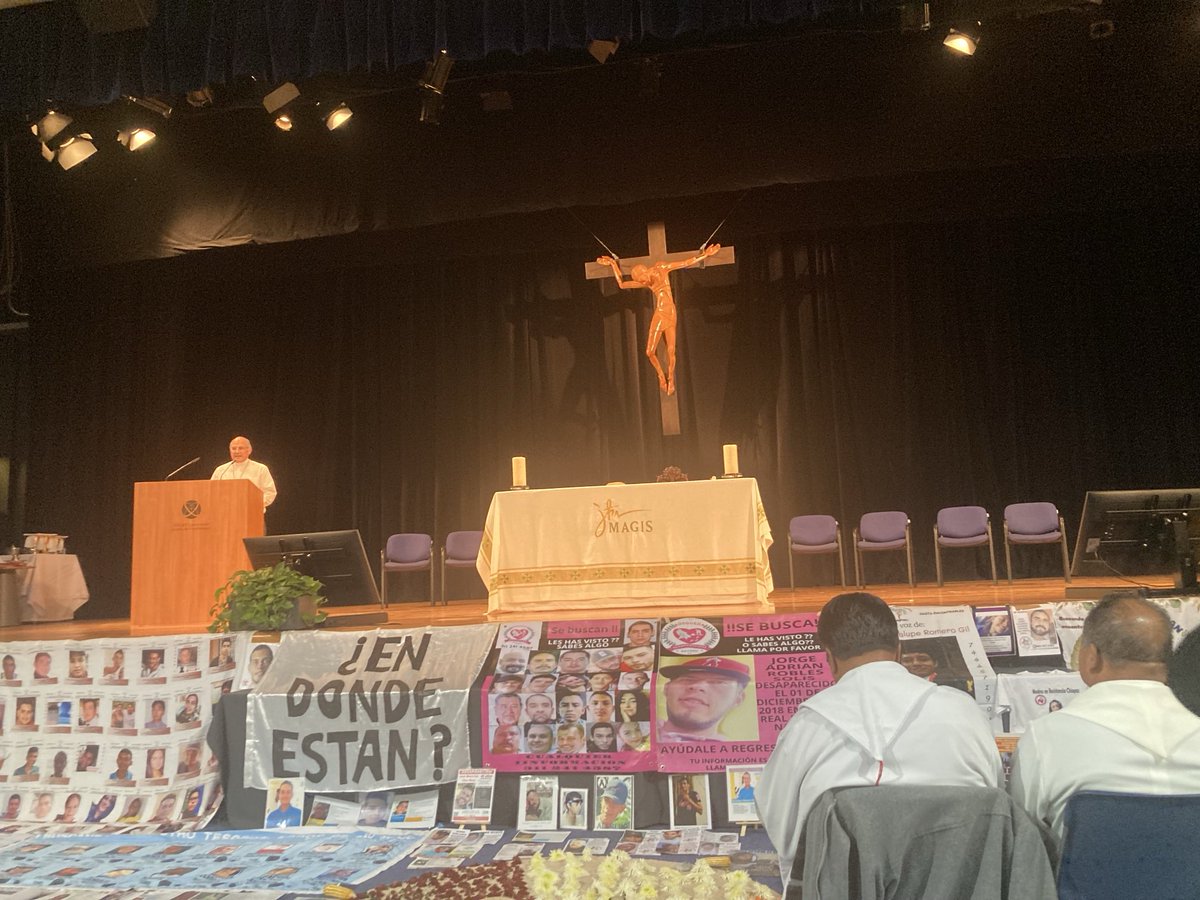 FernandoGuzman_'s tweet image. La Paz requiere la conversión de los indiferentes que se marginan de participar,de los victimarios que deben deponer la violencia,de las personas de fe para profundizar su compromiso responsable y también de los promotores de paz para no pensar que su acción es única🙏