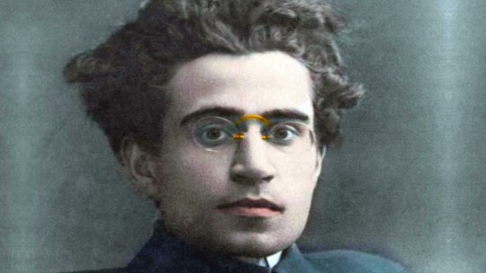 «El viejo mundo se muere. El nuevo tarda en aparecer. Y en ese claroscuro surgen los monstruos»