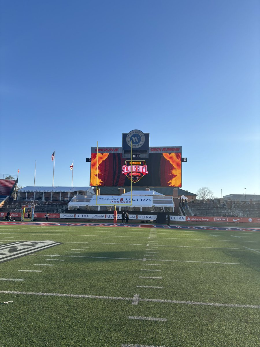syingersolltdt's tweet photo. Year 3 of @seniorbowl ✅
.
.
.
.
.
Beyond blessed for all the future NFL athletes I was able to meet and talk to this week, all the new media guys I’ve met and old ones I’ve reconnected with. Until next year Mobile ⚡️ https://t.co/7zQajnZTls