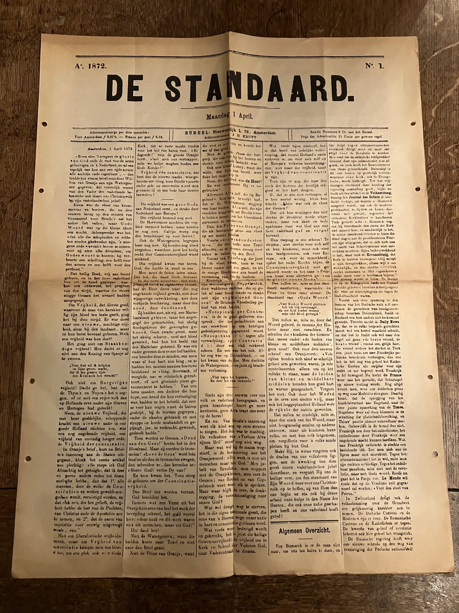 ‘De Standaard’ kwam uit op 1 april 1872 na afschaffing van het dagbladzegel, een belasting op nieuwsmedia. Zo kon alleen de elite zich een abonnement veroorloven. Het parlement werd destijds overheerst door liberalen en conservatieven.
(2/2)
⁦<a href="/VUhistoricus/">Universiteitshistoricus VU</a>⁩ 
⁦<a href="/trouw/">Trouw</a>⁩