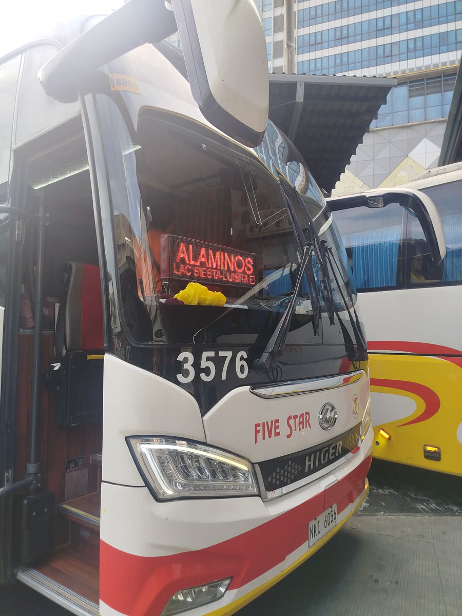 ctrlEFFF's tweet image. It’s a bittersweet reality in life that family gatherings usually only happen for three reasons: a reunion, a homecoming, or a funeral. 
No matter how many times it happens, you never quite get used to the fact that it takes a major event or a loss to bring everyone together. 😞