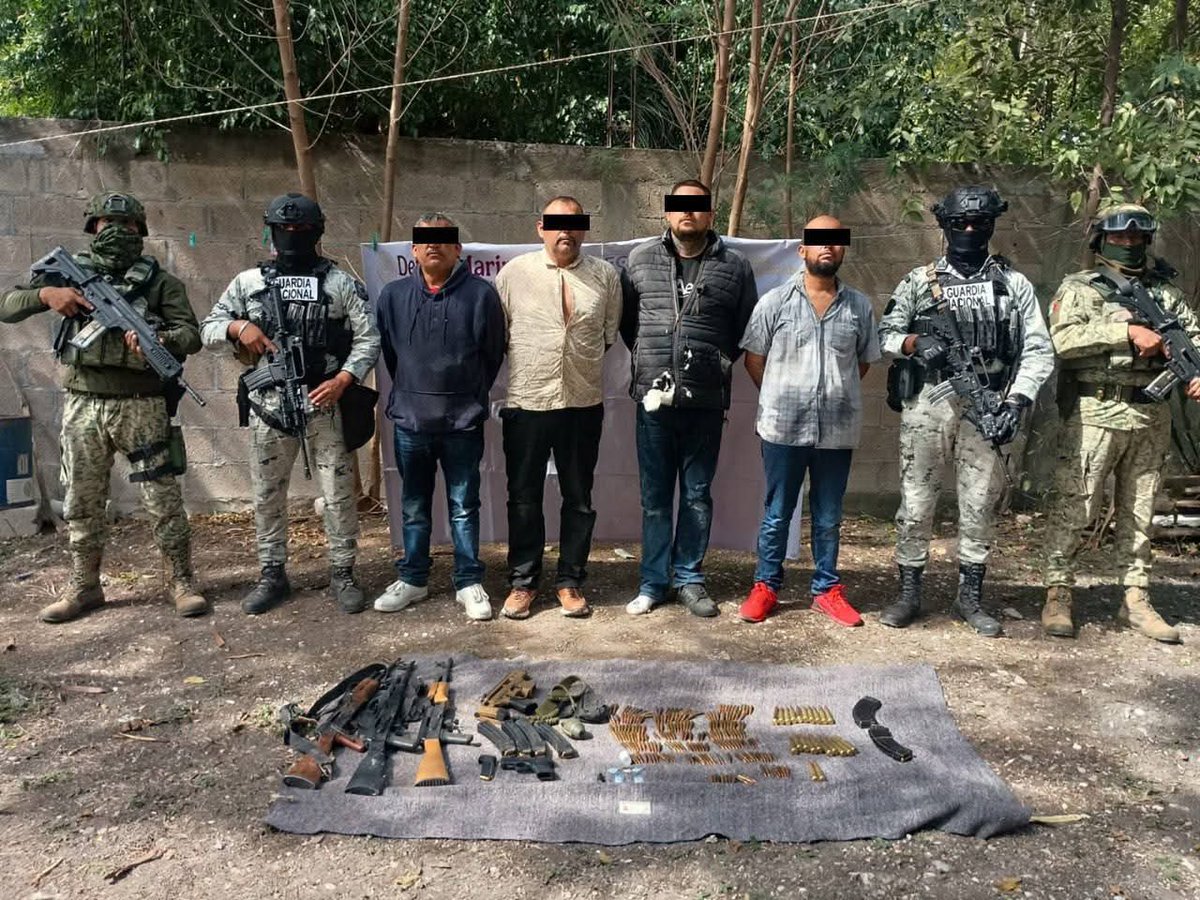 EJTO_FAM_GN's tweet image. #LosRojos🥷 #CDG  #AldamaTamaulipas
Detienen a Jefe de plaza de Los Rojos,  es detenido por Ejército🪖 y Guardia Nacional🚓
 
 El Ejército Mexicano🇲🇽 y la Guardia Nacional llevaron a cabo la detención del jefe de plaza de la facción "Los Rojos" del Cártel del Golfo en Aldama,