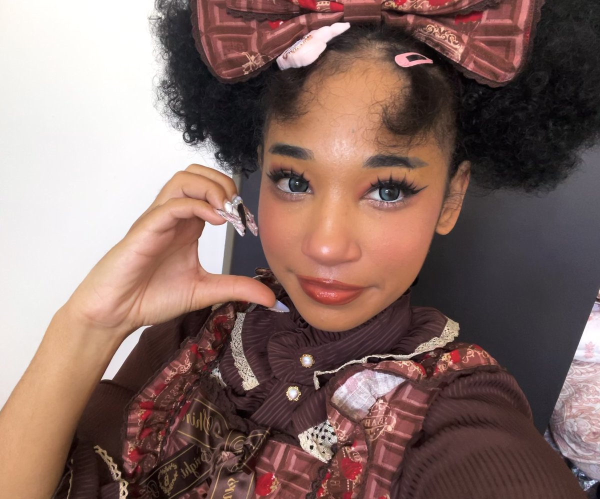 Happy first day of black history month !

本日のコーデは...！
🍫いちごとチョコ🍓