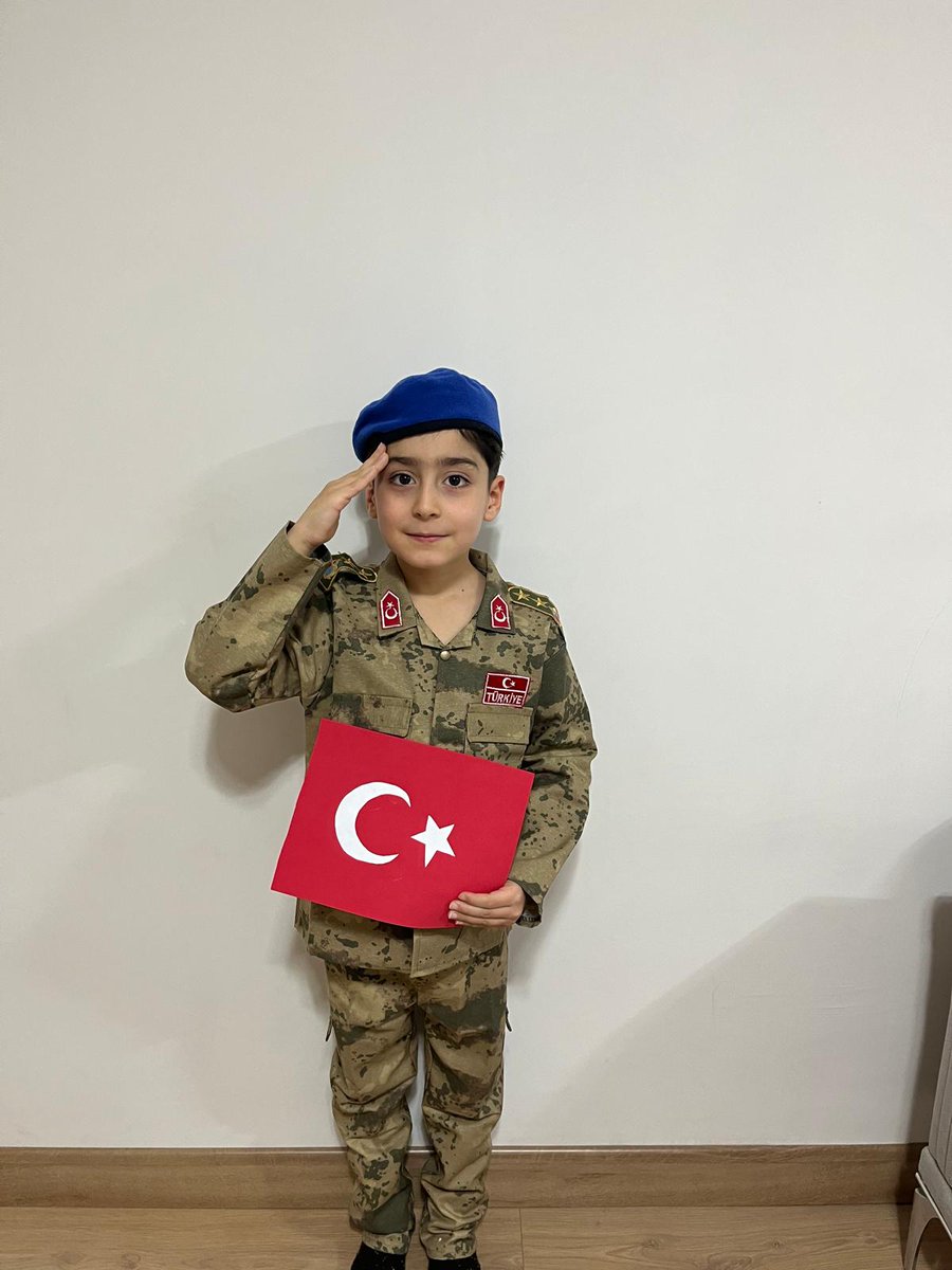 2/A sınıfımızdan Asım Akbaş''a teşekkür ederiz...
Harikasın 👏👏👏👏
#bayrağım #bayrak #bayrakaşkı 
Sarsılmaz Yarınlar İçin...
#yaşayanokulgüneykenti̇lkokulu 
<a href="/elazig_valiligi/">T.C. Elazığ Valiliği</a> <a href="/tcmeb/">Millî Eğitim Bakanlığı</a> <a href="/elazigmem/">Elаzığ İl Мillî Eğitim Müdürlüğü</a>