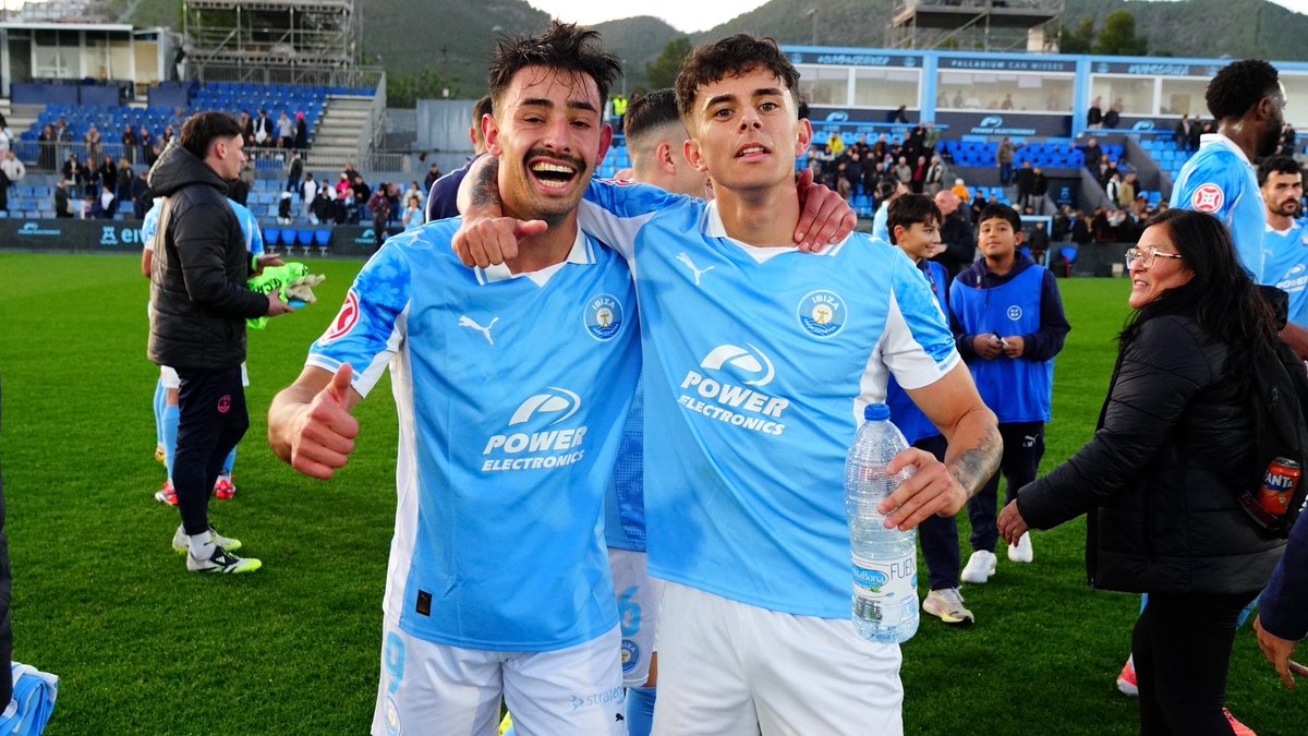 Que fácil lo hace este chico🥸 <a href="/ibizaud/">UD Ibiza 🩵</a>