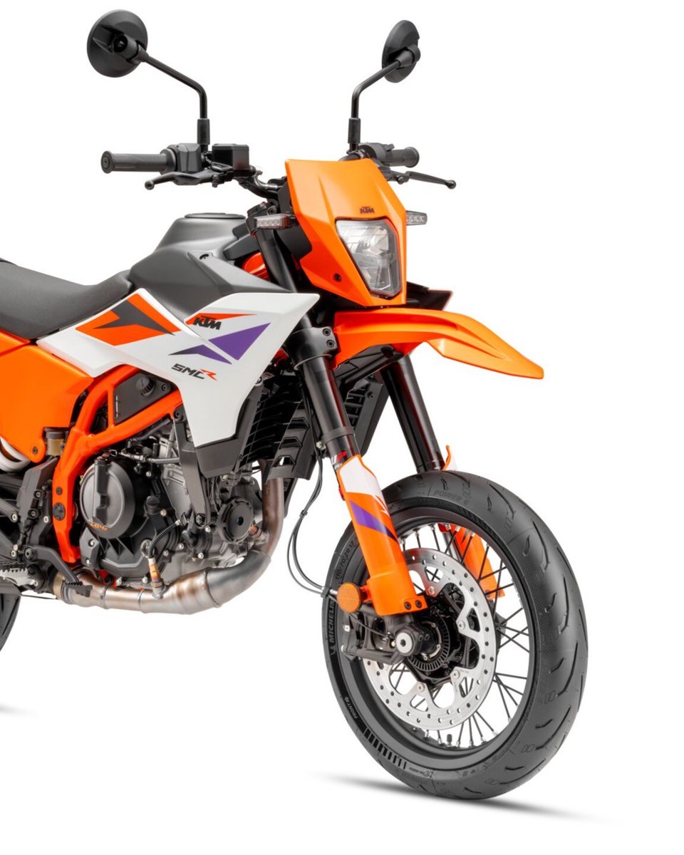 Fresh month and full throttle into Feb with a supermoto #StudioSunday.

The KTM 390 SMC R - 44 horsepower of single-cylinder send, happiest at full chat!

Find out more - brnw.ch/21wZzhM

#KTM #ReadyToRace #Supermoto #KTM390SMCR