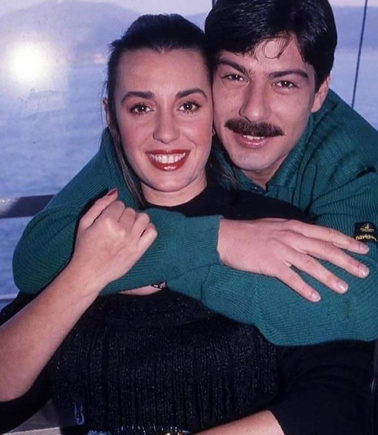 gagahaberyeni's tweet photo. Perihan Savaş: "Hayatını kaybeden eşim Yılmaz Zafer'in hayatını film yapmak istiyorum. Bu rolü oynamasını istediğim kişi ise Engin Akyürek. Boylu poslu, ona benzetiyorum." (Hakan Gence) https://t.co/PduaIrYPI9