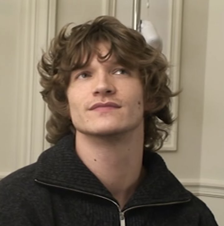 admvconnor's tweet image. face card so lethal he can literally pull off any hairstyle. #MashAllah