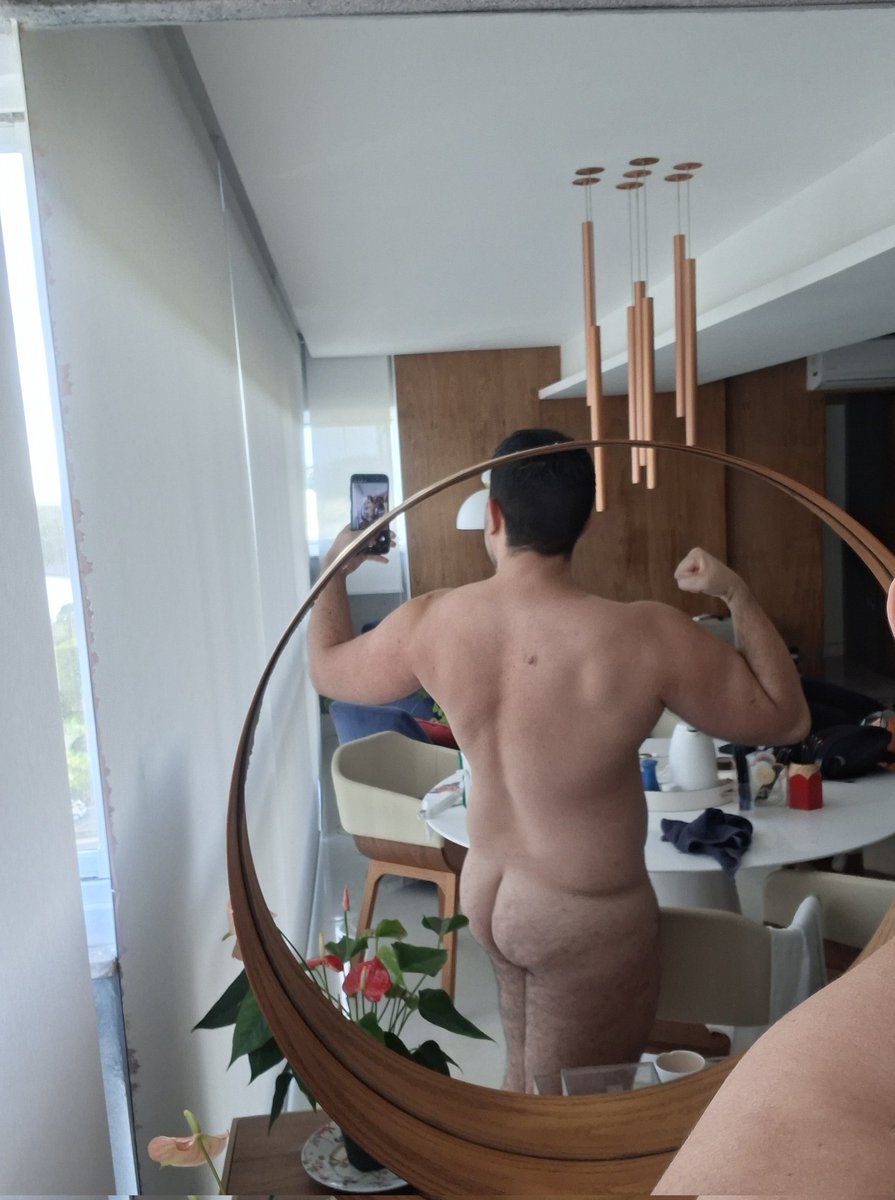 Minha bunda tá ficando pequena, não acham?
Preciso tomar vergonha na cara e voltar a exercitar glúteo