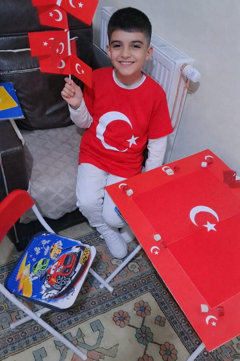 2/F sınıfımızdan Muhammed Ercan'a teşekkür ederiz...
Harikasın 👏👏👏👏
#bayrağım #bayrak #bayrakaşkı 
Sarsılmaz Yarınlar İçin...
#yaşayanokulgüneykenti̇lkokulu 
<a href="/elazig_valiligi/">T.C. Elazığ Valiliği</a> <a href="/tcmeb/">Millî Eğitim Bakanlığı</a> <a href="/elazigmem/">Elаzığ İl Мillî Eğitim Müdürlüğü</a>