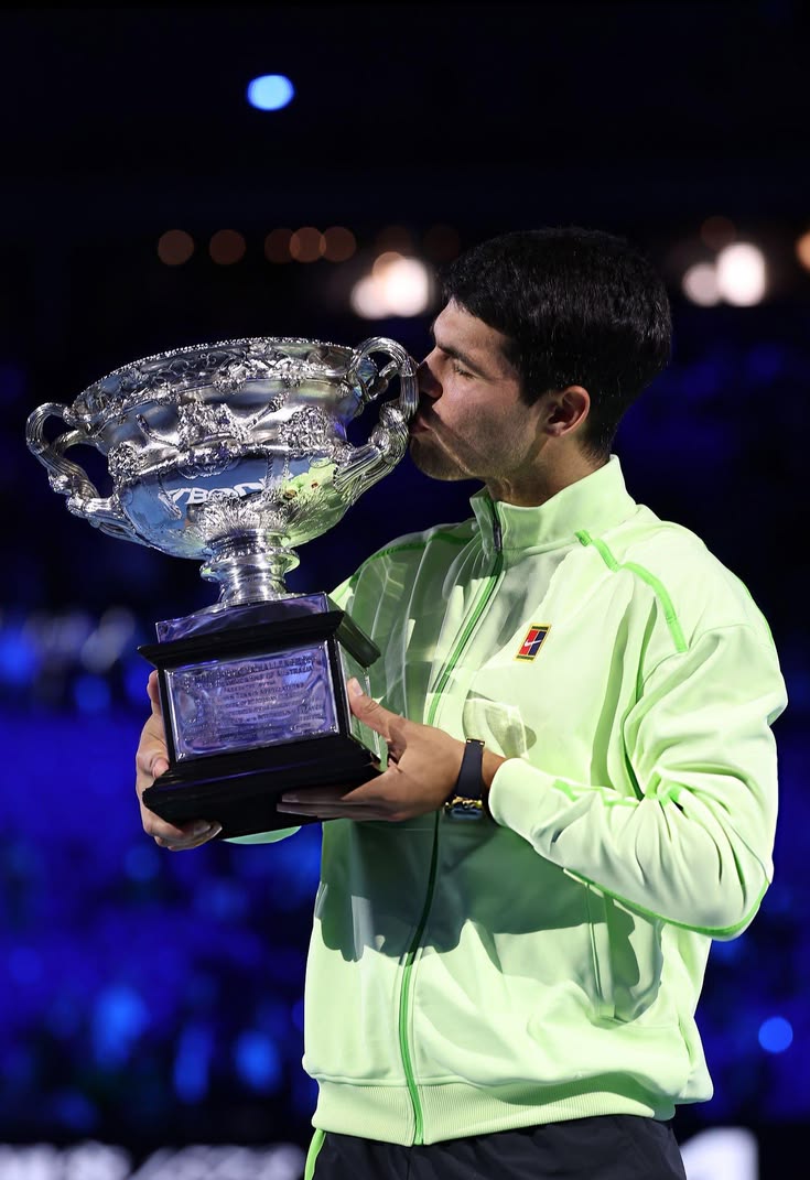 GSF_30_94's tweet photo. @TennisWPHQ @carlosalcaraz Please 🙏🏻 https://t.co/jjxFbBXHlk