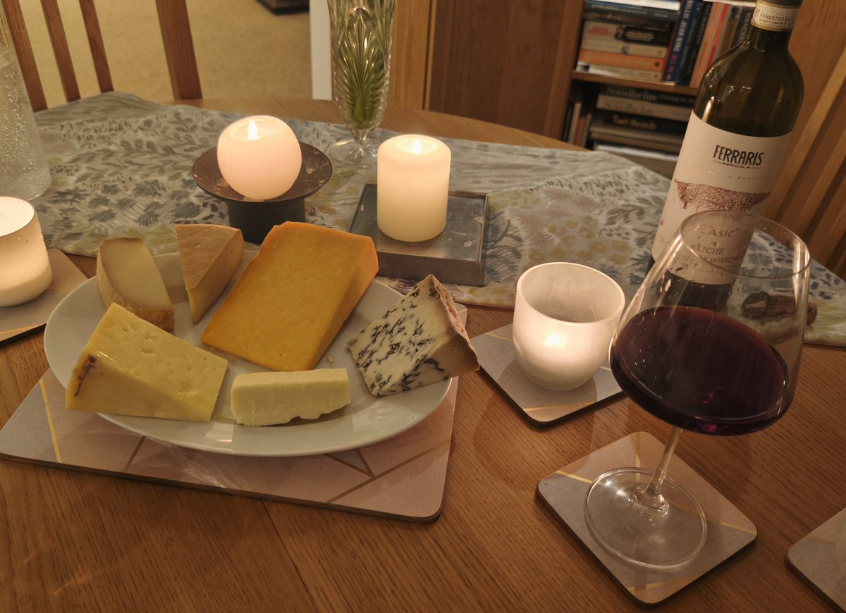 Had a cheese plate after dinner this evening with a full of character Ruché wine.
Hope you like the cheeses <a href="/TheWatchfulCook/">Jan Egan 🇪🇺🇮🇹🇺🇦🌻</a> the stichelton was particularly grand