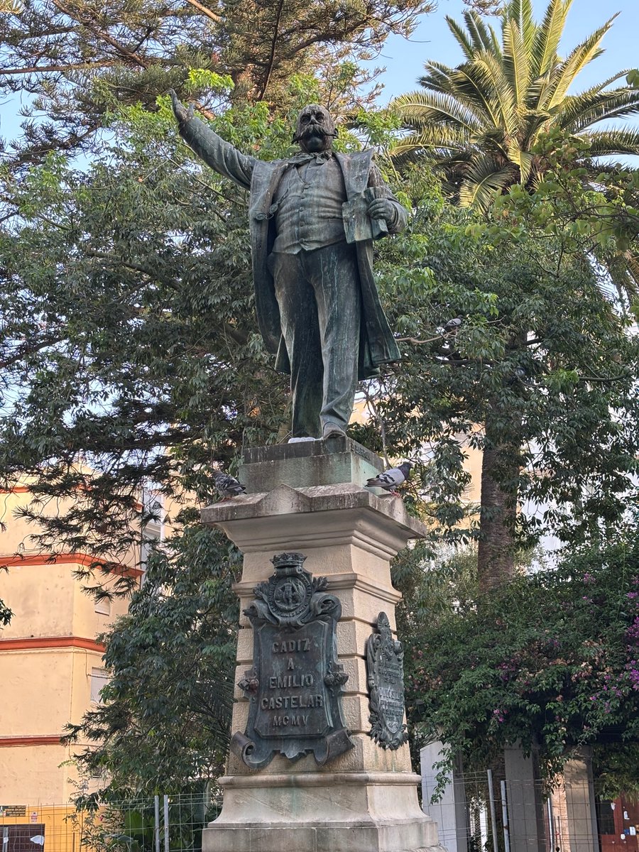 Una de recuerdos decimonónicos en Cádiz.