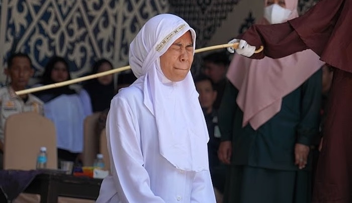 GaryWmMyers's tweet image. On Being a #Woman under #Sharia &amp;gt; 140 #lashes for #alcohol and non-marital #sex - woman collapses

northwoodssaveachild.blogspot.com/2026/02/on-bei…