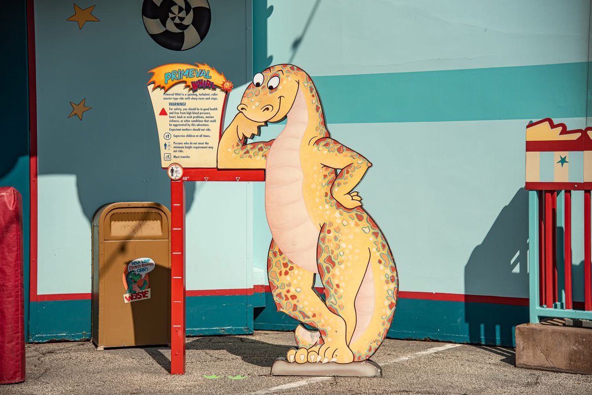 Sammyland6's tweet photo. I alway thought these illustrations were adorable even if they felt non-Disney https://t.co/j0nUi8B3VU