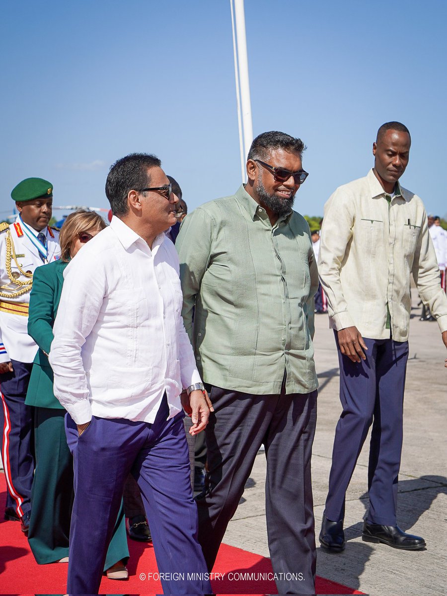 🇧🇿🇬🇾 | Belize warmly welcomes His Excellency Dr Mohamed Irfaan Ali, President of the Co-operative Republic of Guyana, upon his arrival at the Philip S. W. Goldson International Airport today. The President is accompanied by Hon. Hugh Todd, Minister of Foreign Affairs and