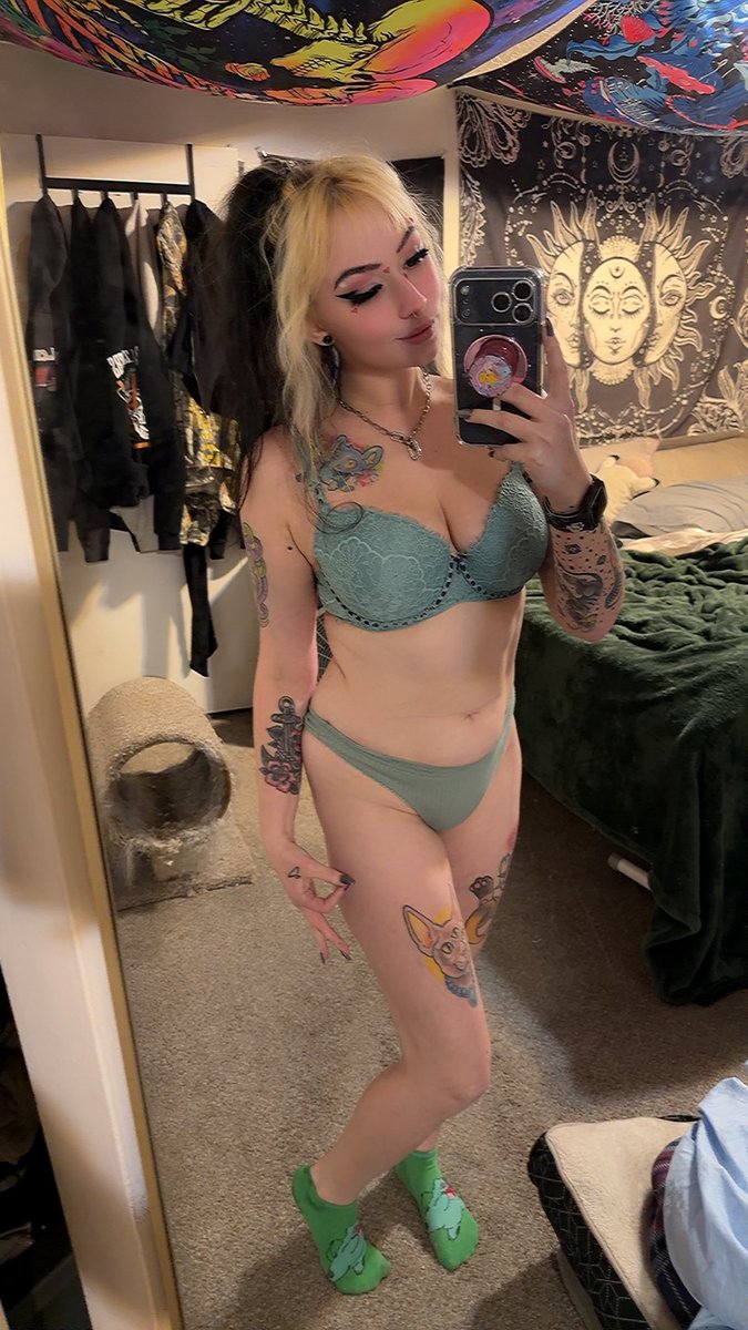 Lewd Bunnii tweet media