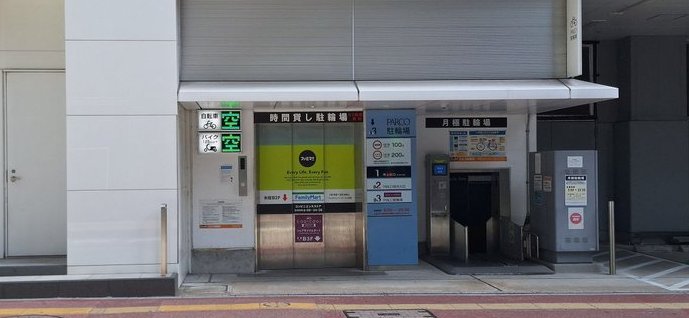 ファミマ！！
#福岡パルコ （新館地下自転車駐輪場）
