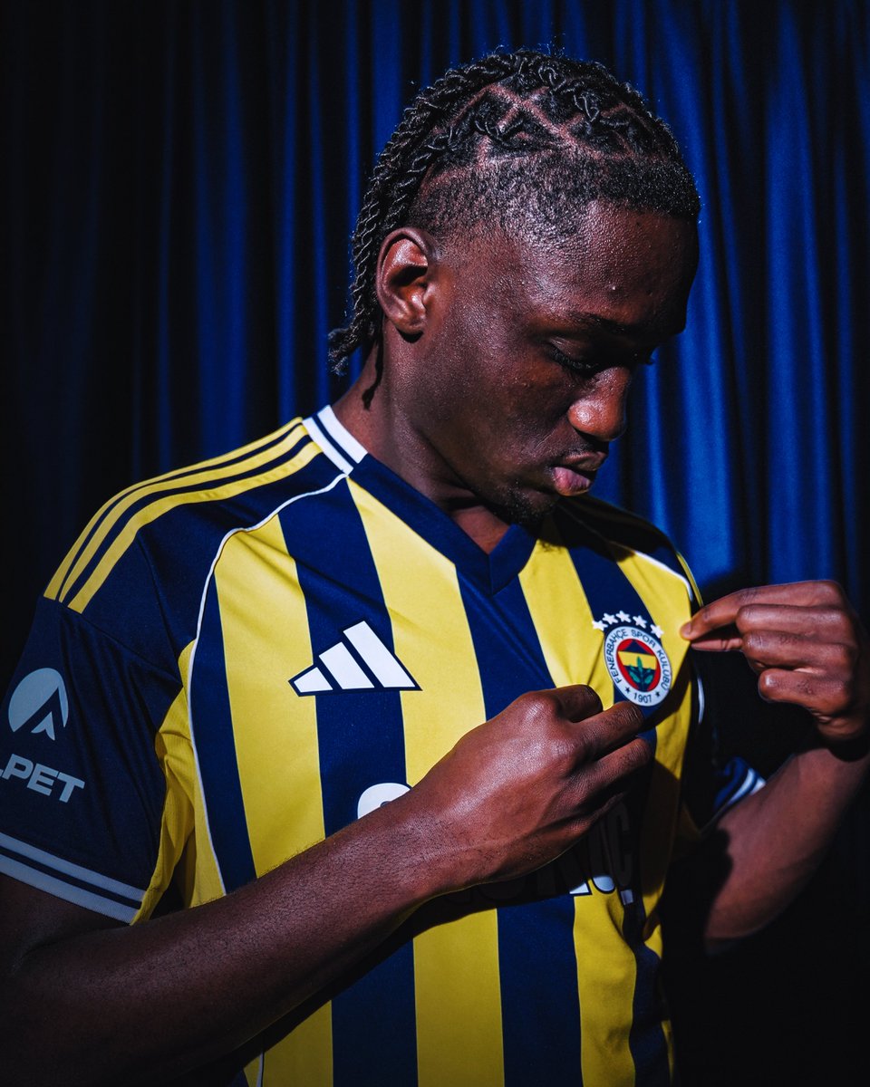 Fenerbahce's tweet photo. Ailemize hoş geldin Sidiki Cherif 💛💙 

🔗 https://t.co/92Cxmzt1im https://t.co/DrYrOt4Shi