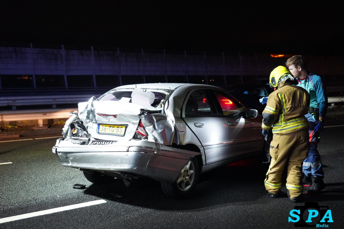 Ongeval tussen vrachtwagen en auto op A20 Rotterdam