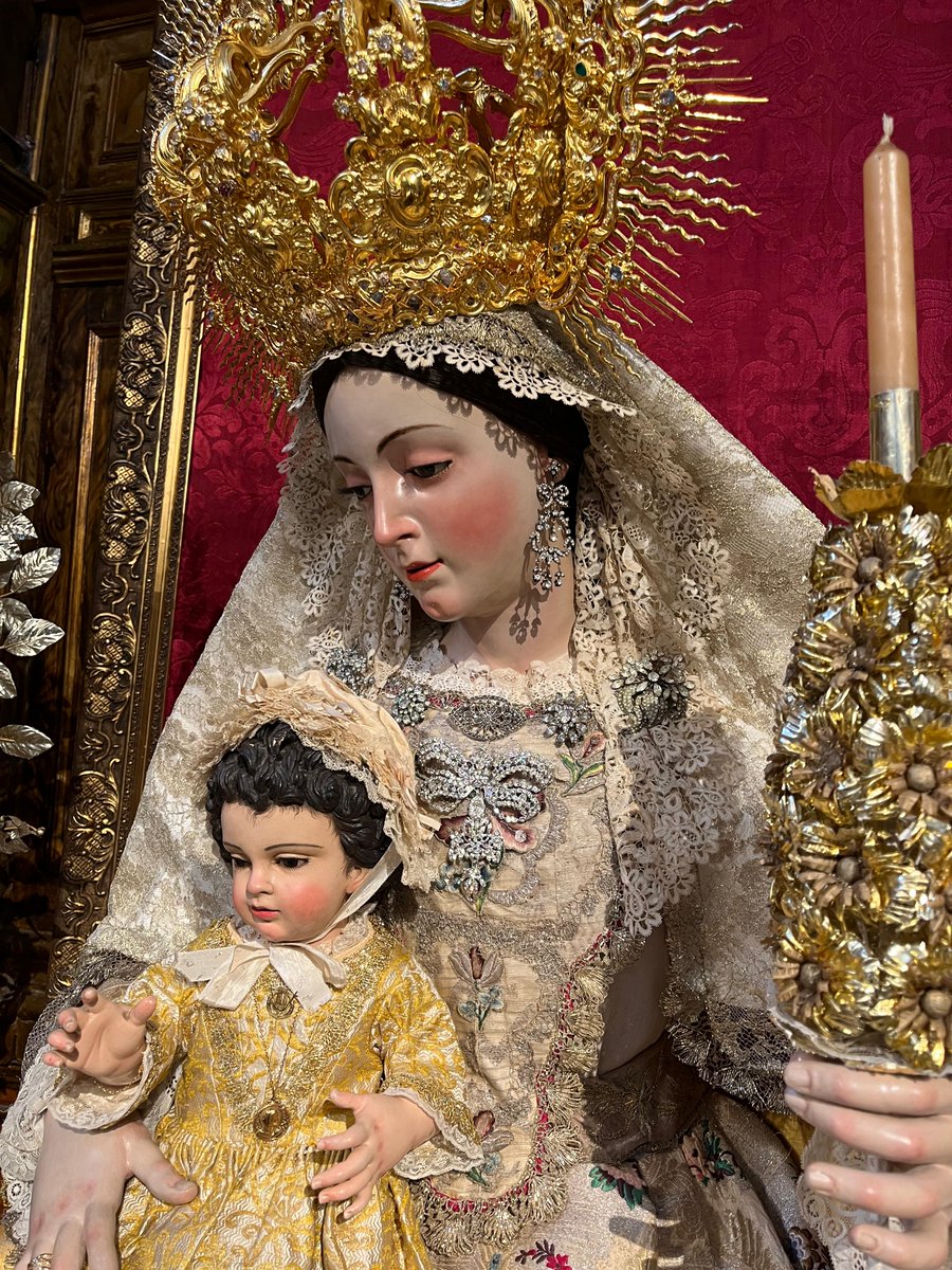 DivinaPastora's tweet photo. 👑 Así luce ataviada la #DivinaPastora para celebrar la fiesta de la Candelaria. 

🤎⛪ La Patrona de Capuchinos baja de su camarín para recibir a los niños recién bautizados este lunes 2 de febrero, a partir de las 18.00 horas.

#cofradíasMLG https://t.co/tS3mCeOjZk
